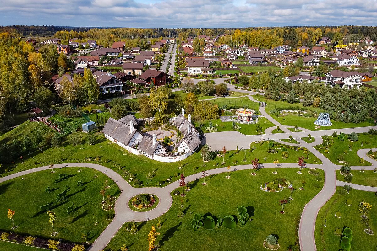 Поселки фэмили парк. Рузафемелипарк. Руза Фэмили. Руза Family Park. Королевский лес Руза Фэмили парк.