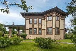 Дом с приватным участком в тихой части Миллениума