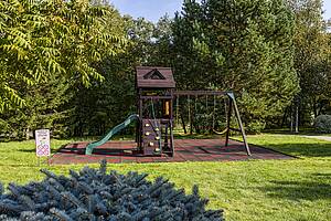 Детская площадка в парке у реки Беляна 