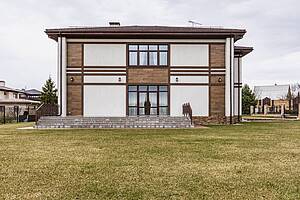 Дом в современном стиле с террасой