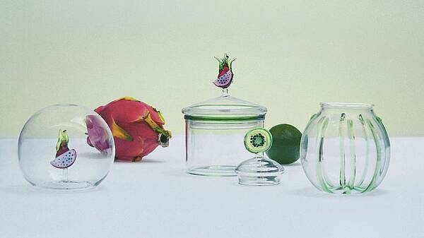 Новая коллекция Tutti Frutti от Dior Maison: предметы из стекла чествуют лето и радость жизни