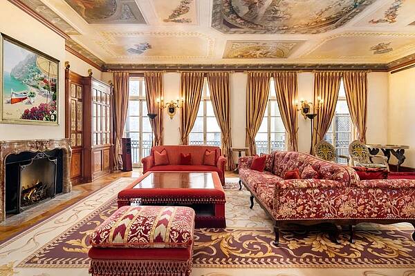 В Нью-Йорке выставили на продажу роскошный особняк Джанни Версаче 